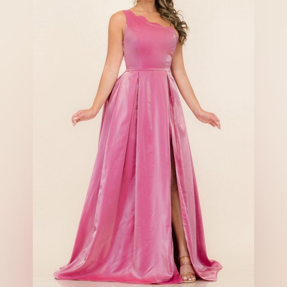 Elegant Pink One-Shoulder Dress w/ Slit